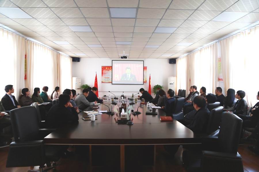 集中收看党的十九大（上传）.jpg